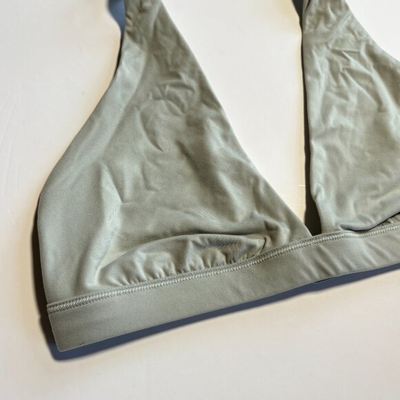 Lululemon Nulu Triangle Bralette in Jade Green (green-ish grey) Size 6 - Picture 4 of 7